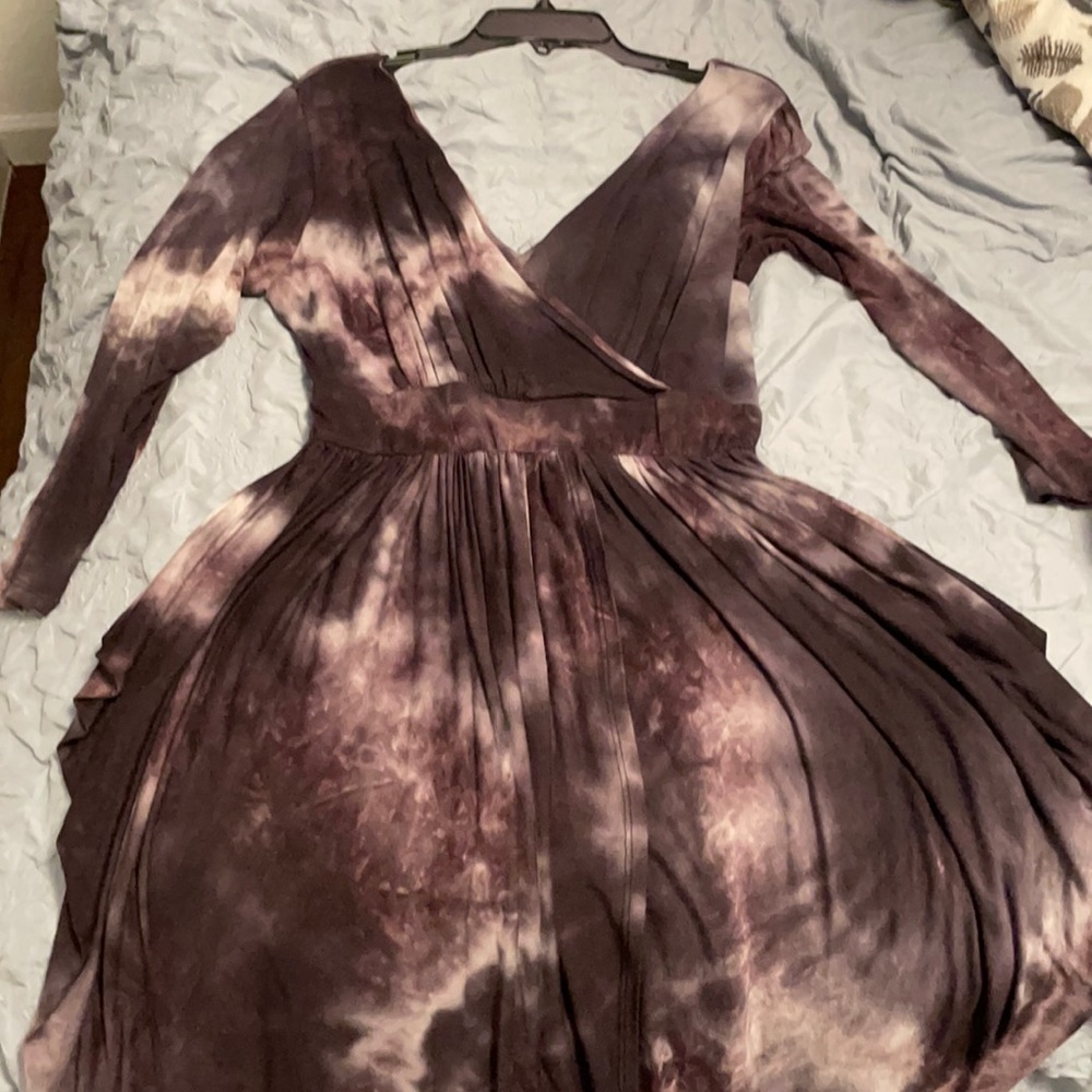 Dark violet , size M . In good conditions